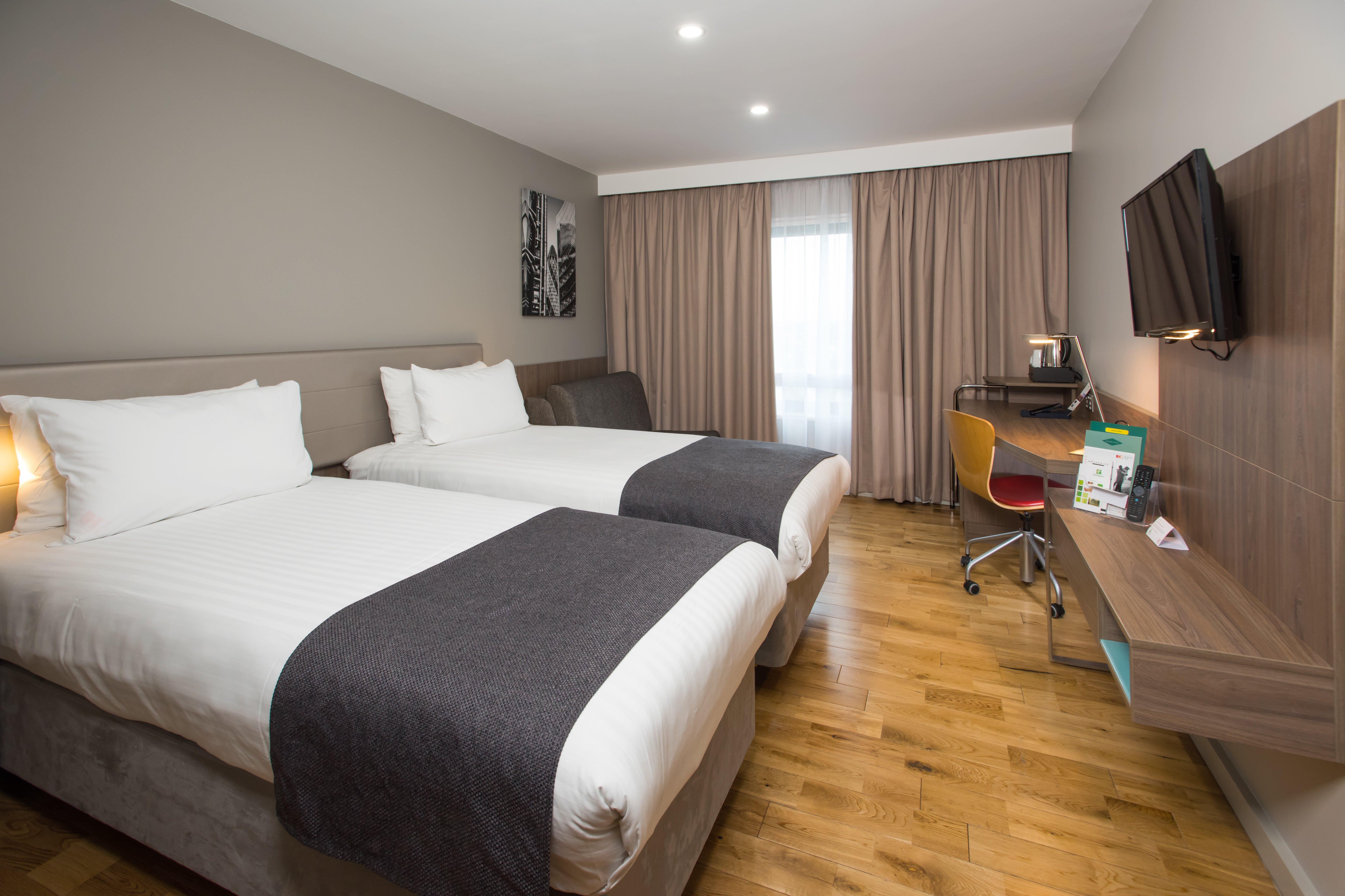 Holiday Inn London West By Ihg Buitenkant foto