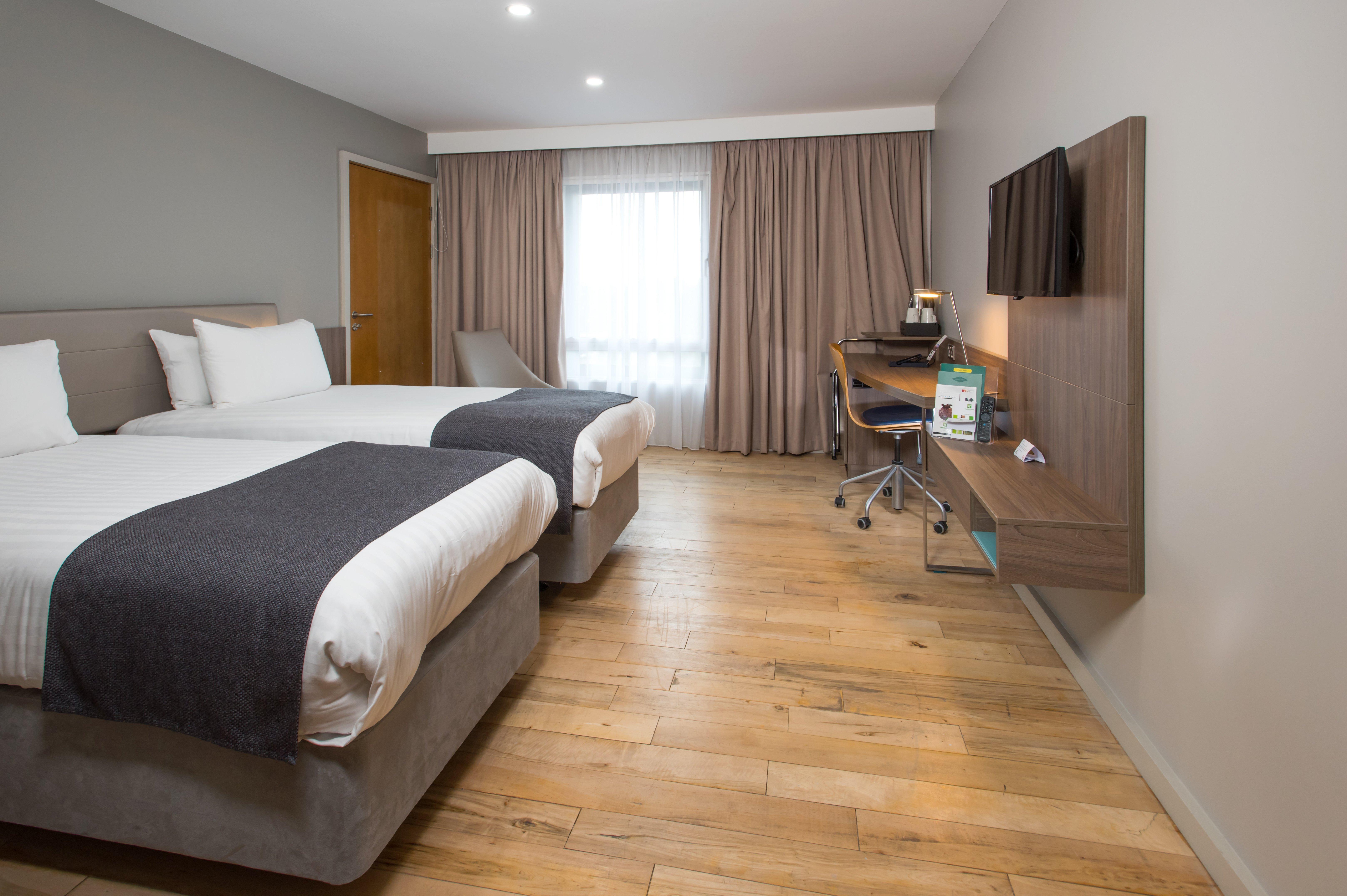 Holiday Inn London West By Ihg Buitenkant foto