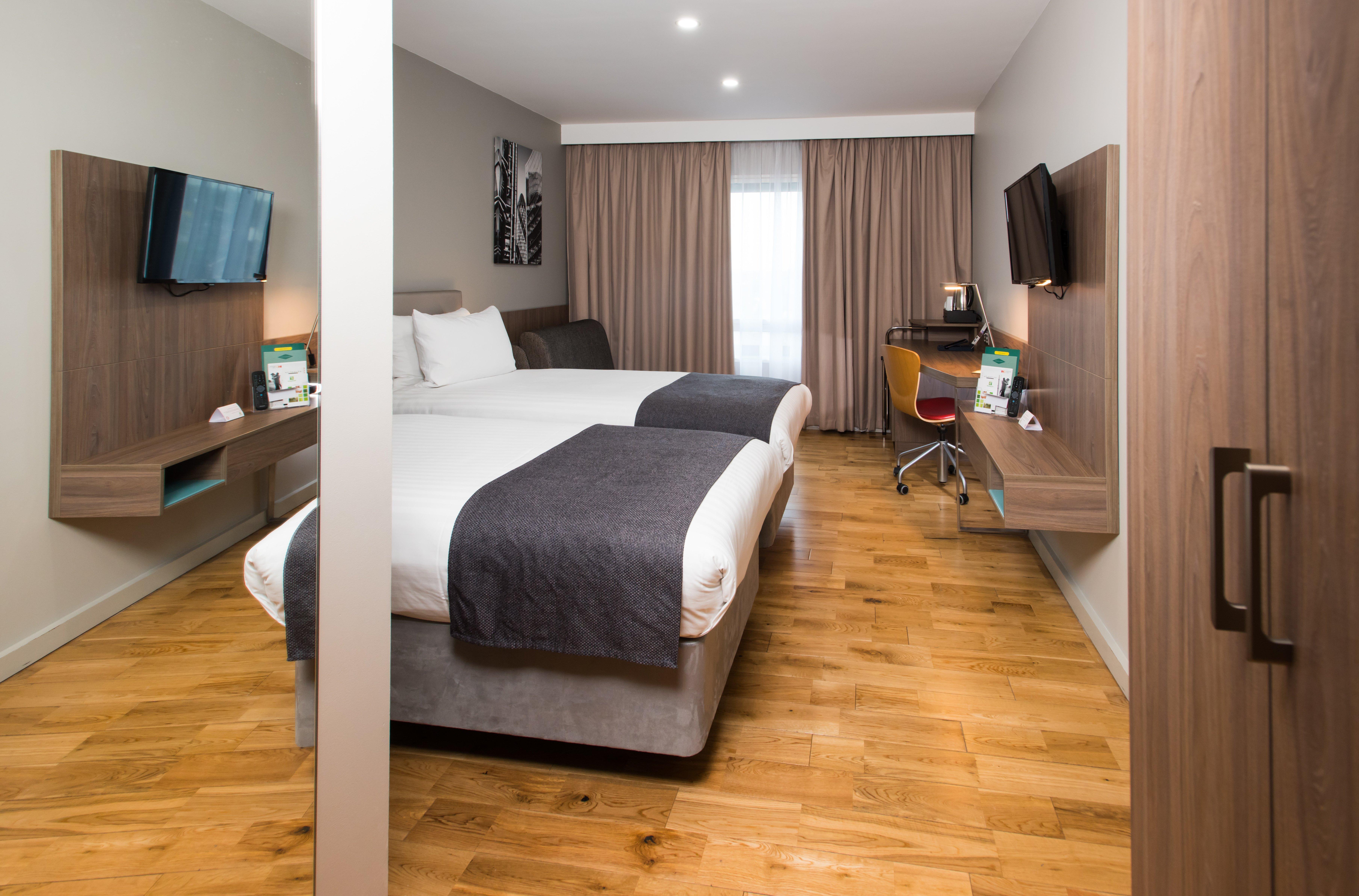 Holiday Inn London West By Ihg Buitenkant foto