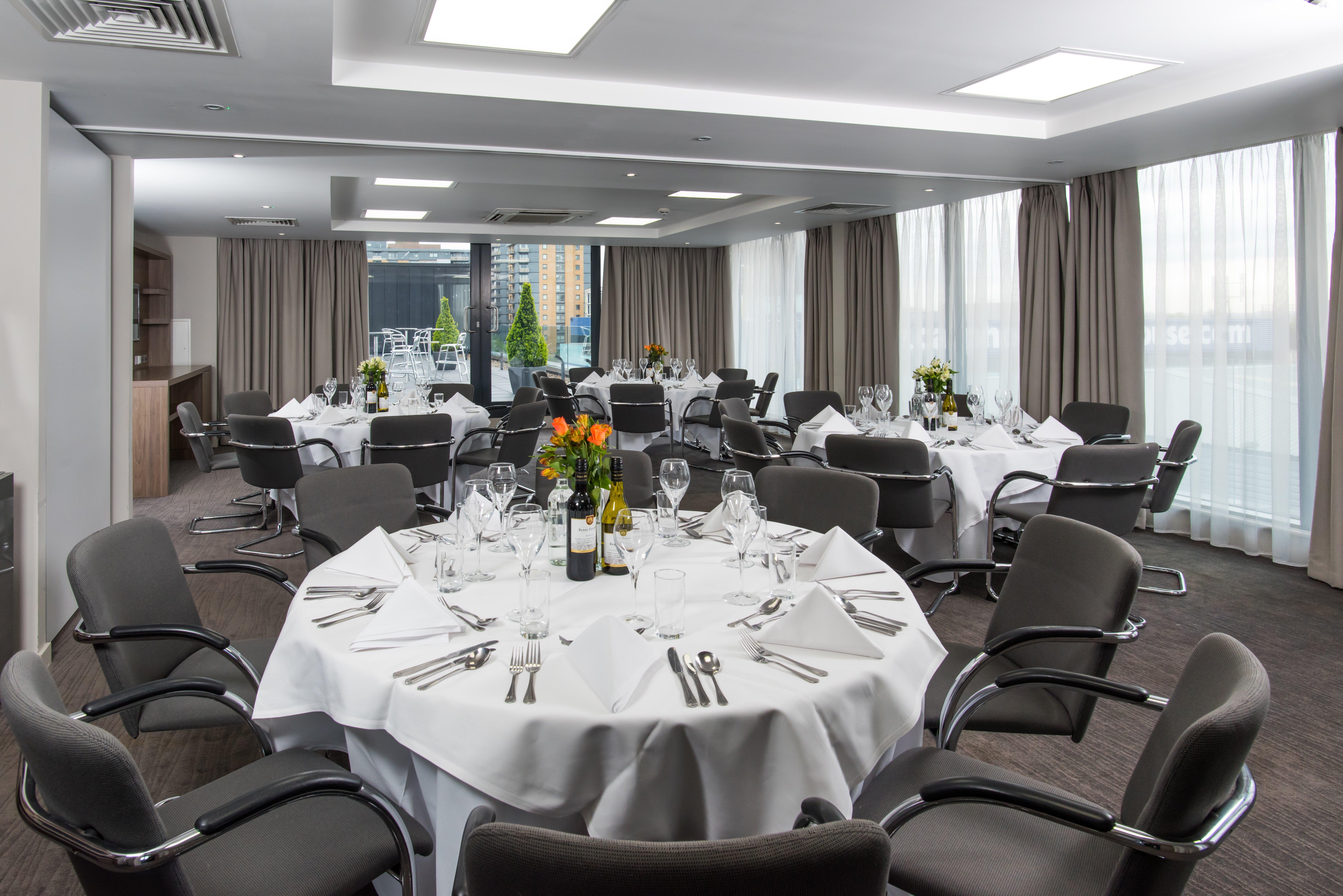 Holiday Inn London West By Ihg Buitenkant foto