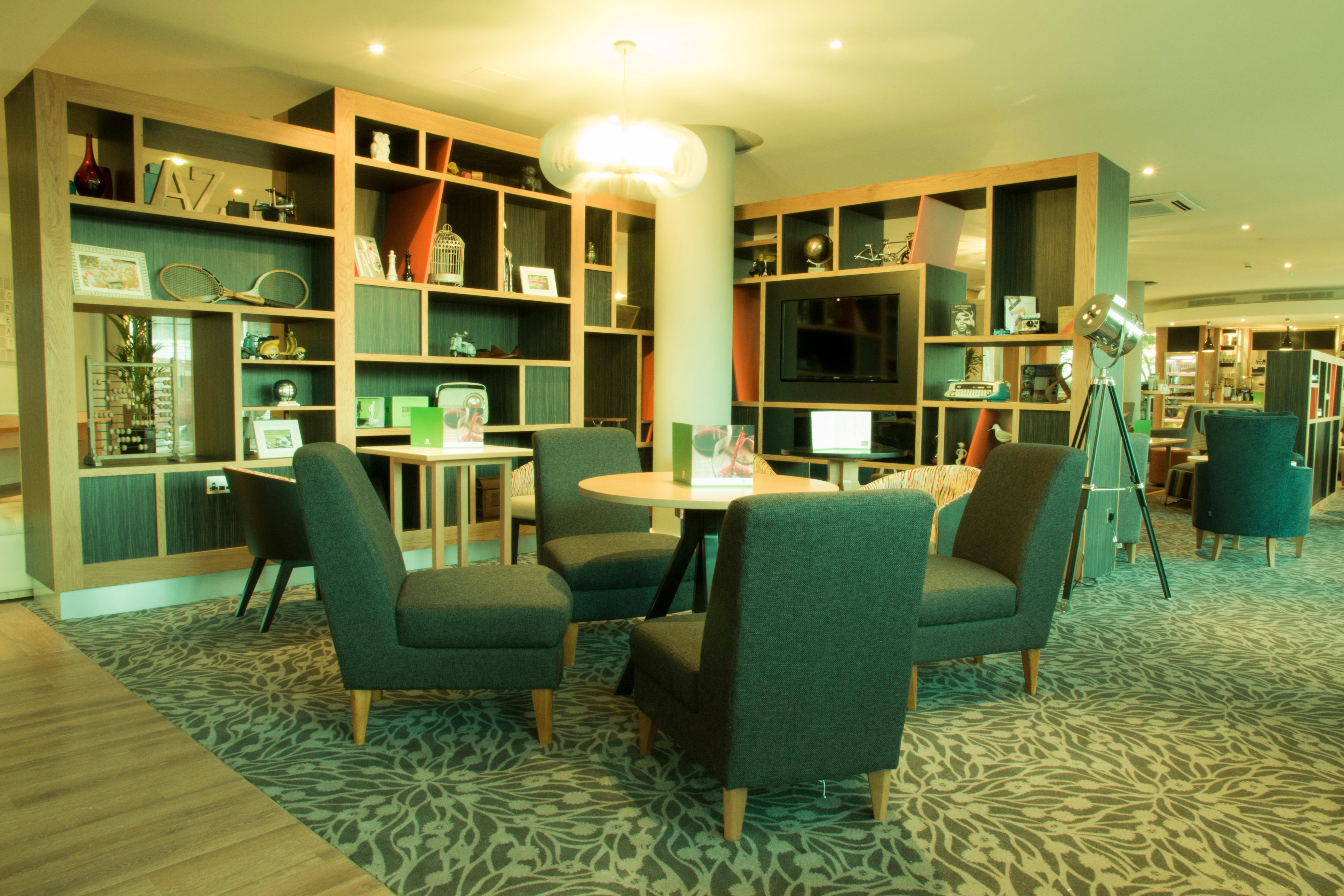 Holiday Inn London West By Ihg Buitenkant foto