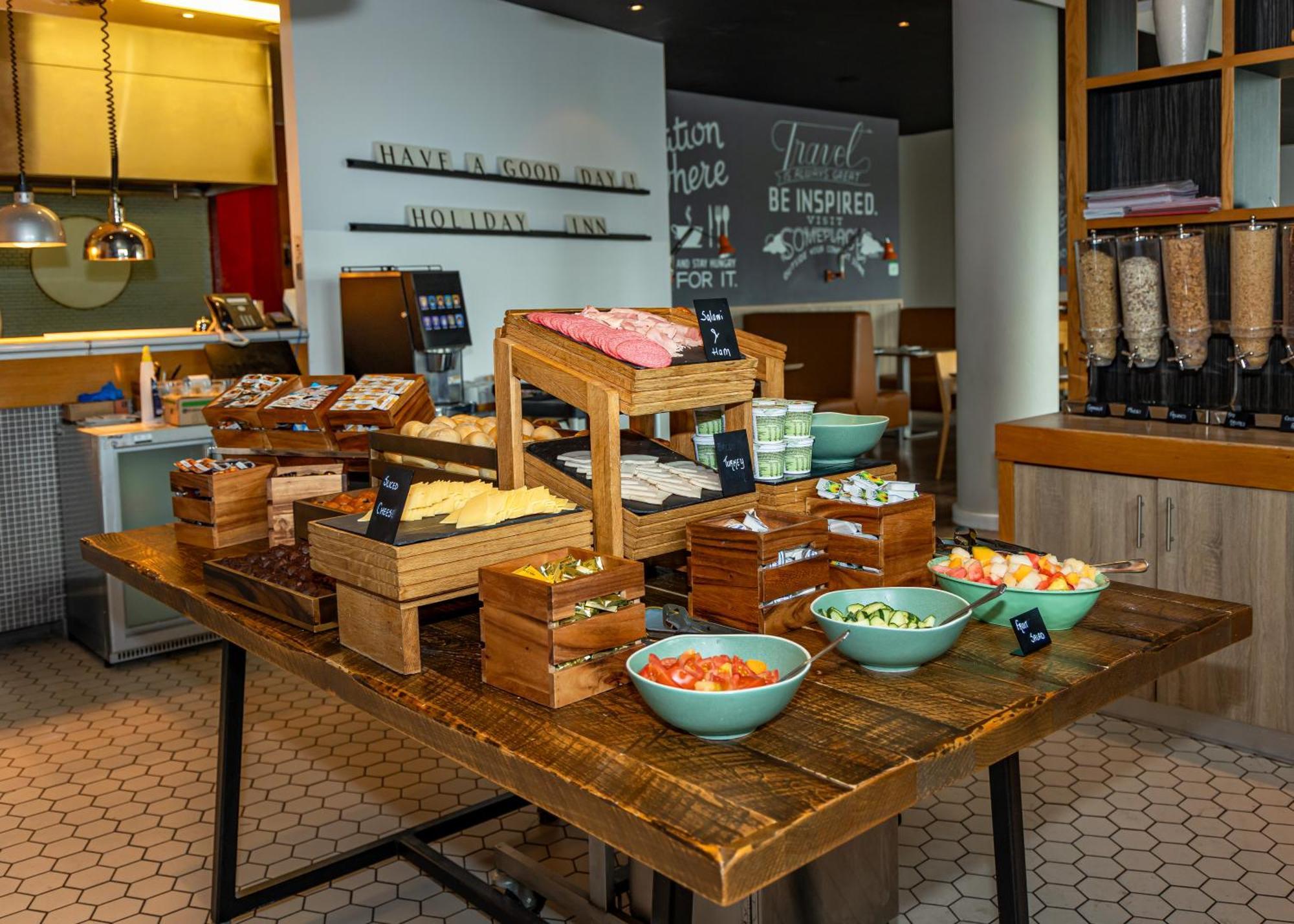 Holiday Inn London West By Ihg Buitenkant foto