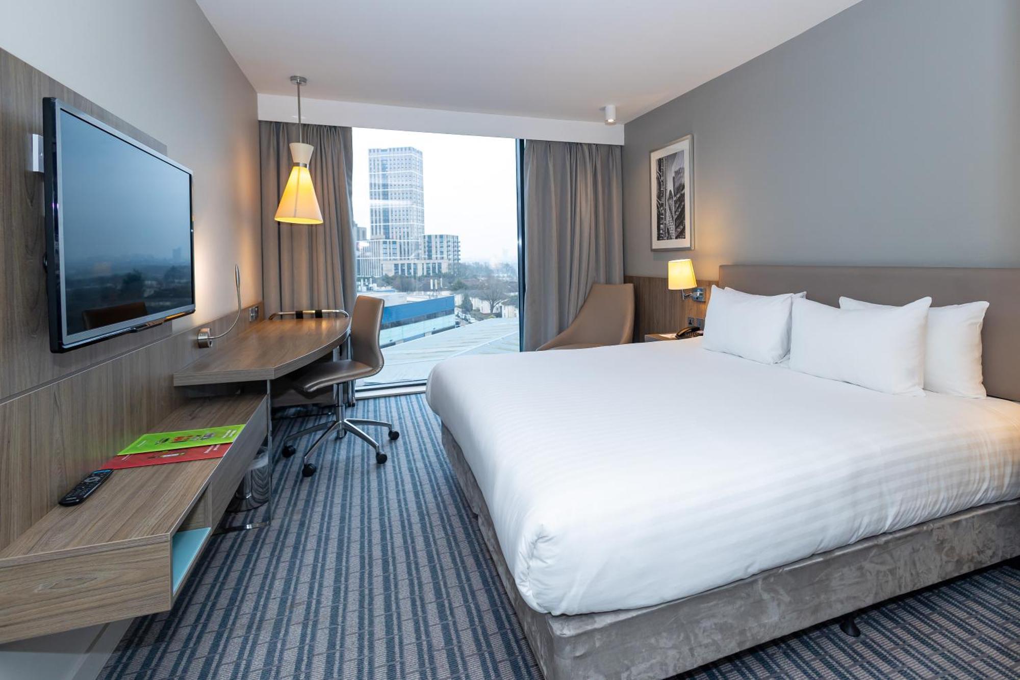 Holiday Inn London West By Ihg Buitenkant foto
